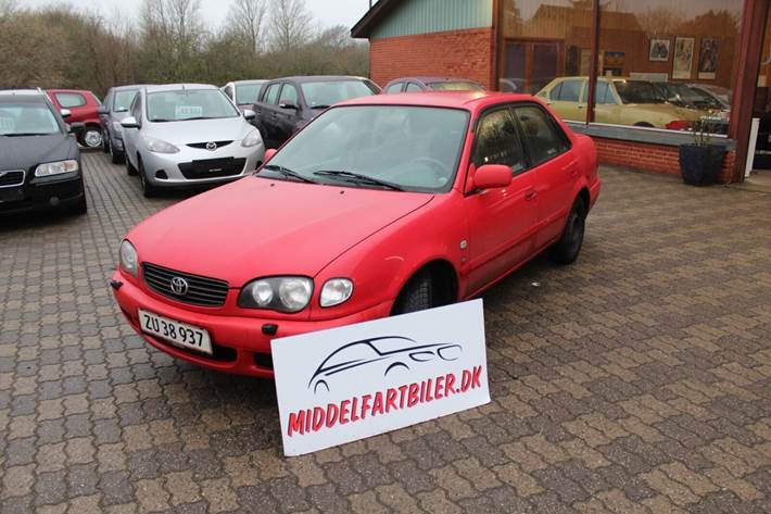 Rød Toyota Corolla fra 2000