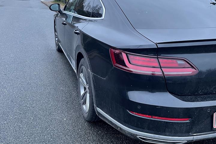 Sort VW Arteon fra 2018