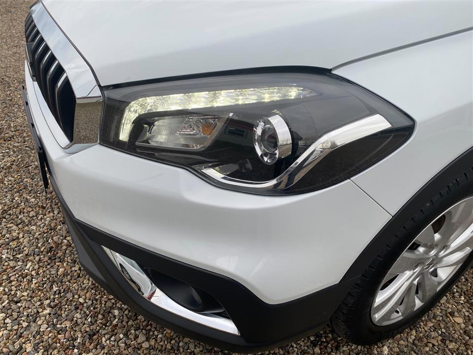 Hvid Suzuki S-Cross fra 2018