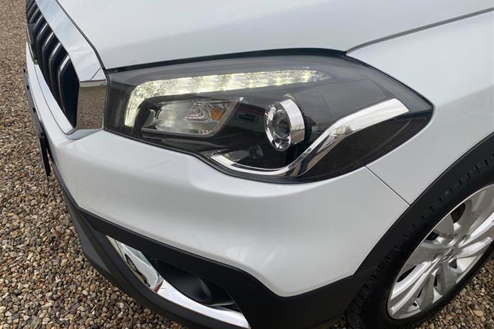 Hvid Suzuki S-Cross fra 2018