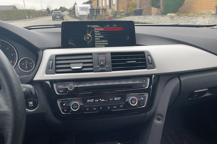 Sølv BMW 320 fra 2016