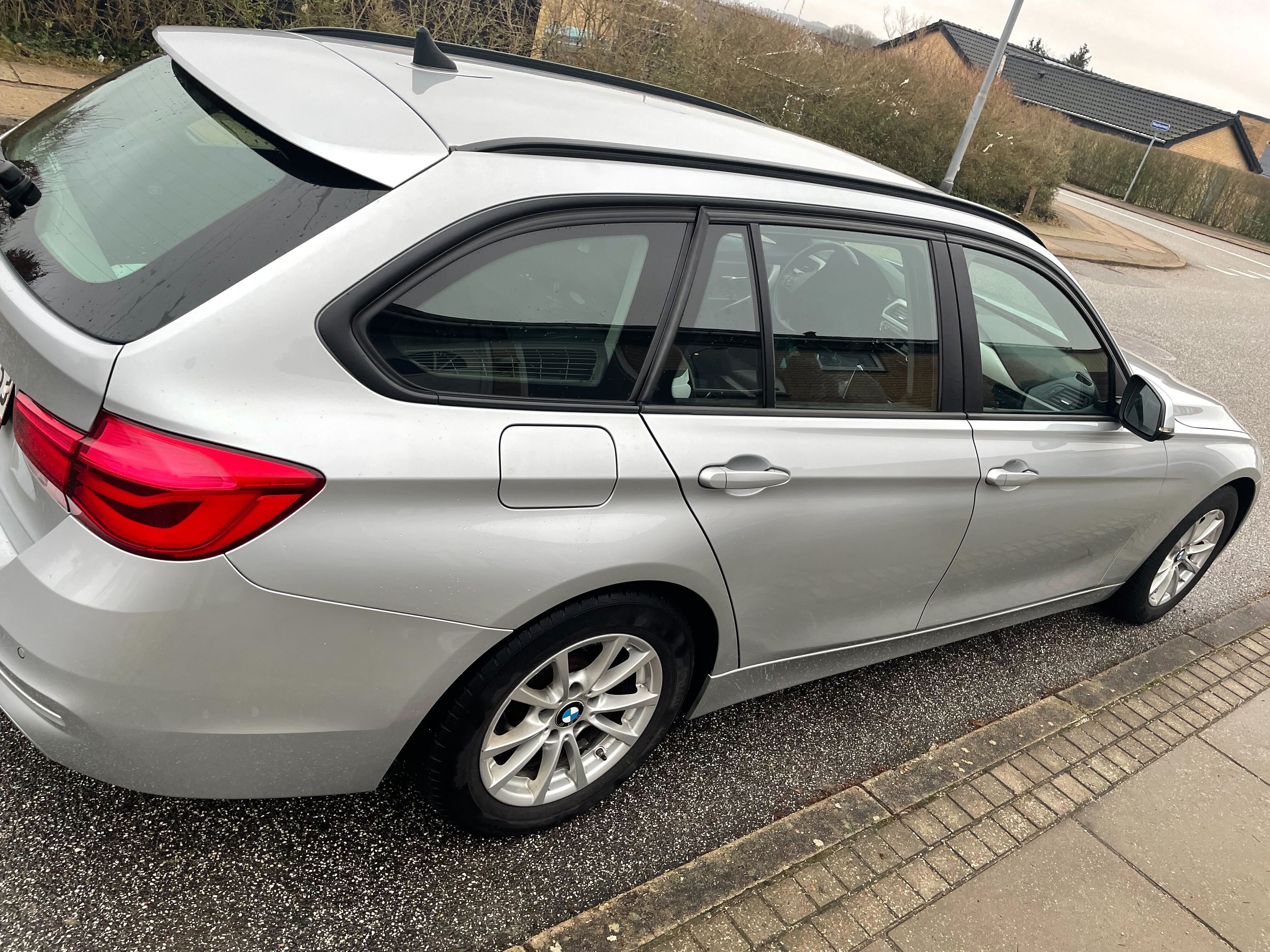 Sølv BMW 320 fra 2016