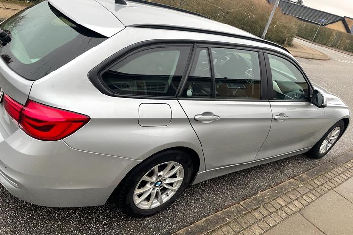 Sølv BMW 320 fra 2016