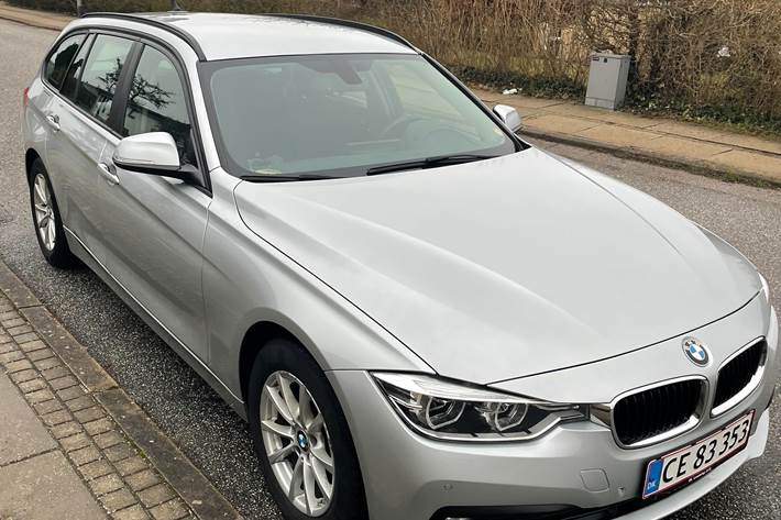 Sølv BMW 320 fra 2016