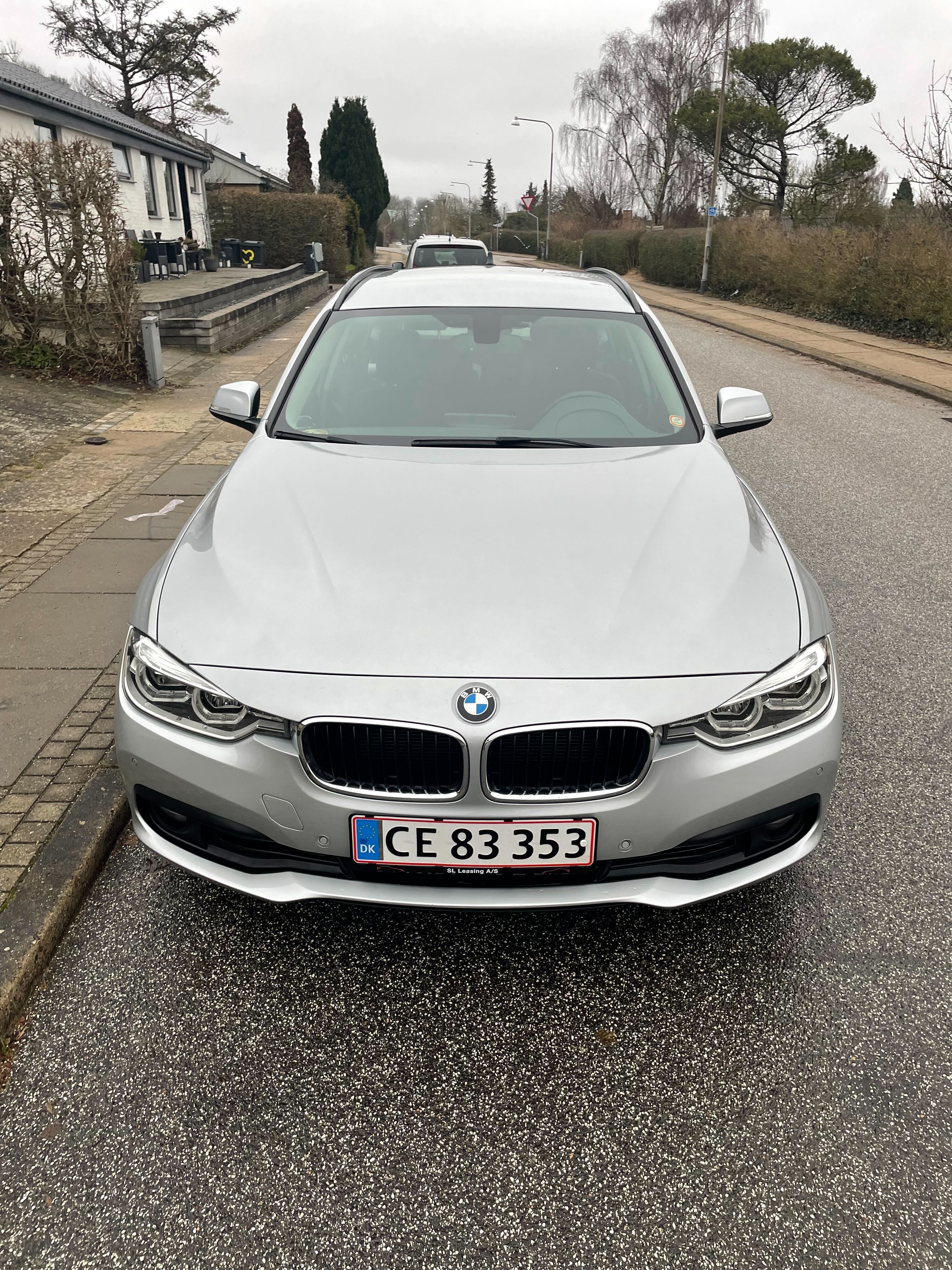 Sølv BMW 320 fra 2016