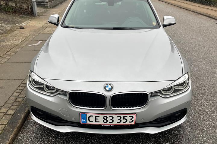 Sølv BMW 320 fra 2016