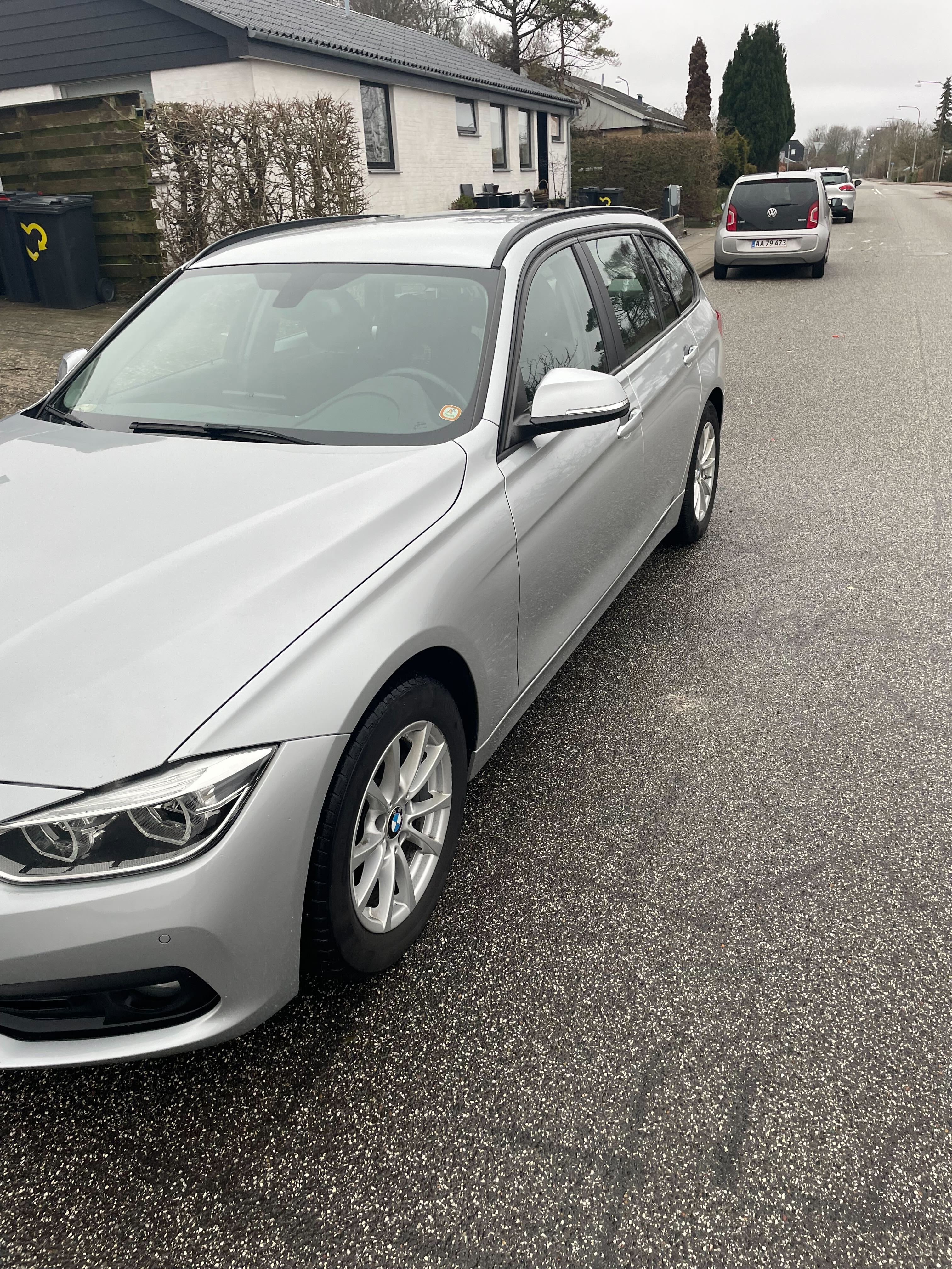 Sølv BMW 320 fra 2016