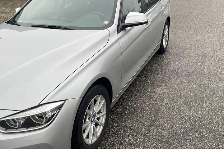 Sølv BMW 320 fra 2016
