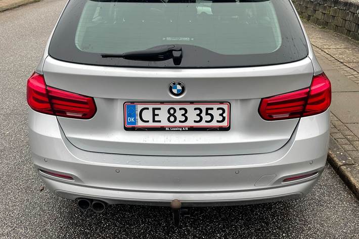 Sølv BMW 320 fra 2016