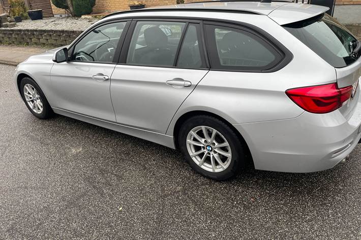 Sølv BMW 320 fra 2016