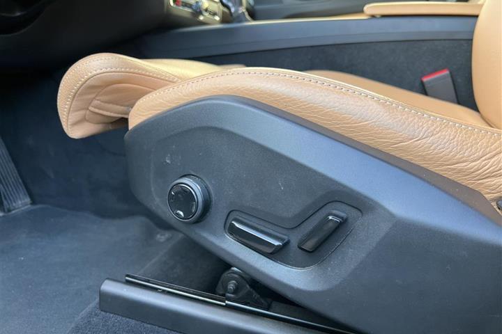 Grå Volvo XC60 fra 2018