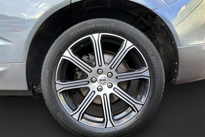 Grå Volvo XC60 fra 2018