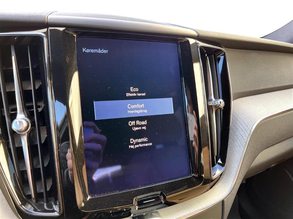 Grå Volvo XC60 fra 2018