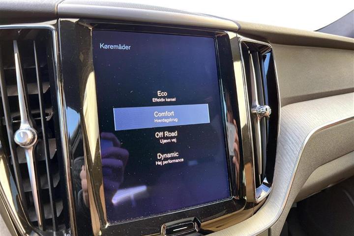 Grå Volvo XC60 fra 2018