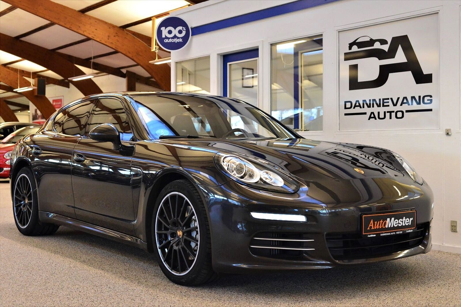 Brun Porsche Panamera 4S fra 2013