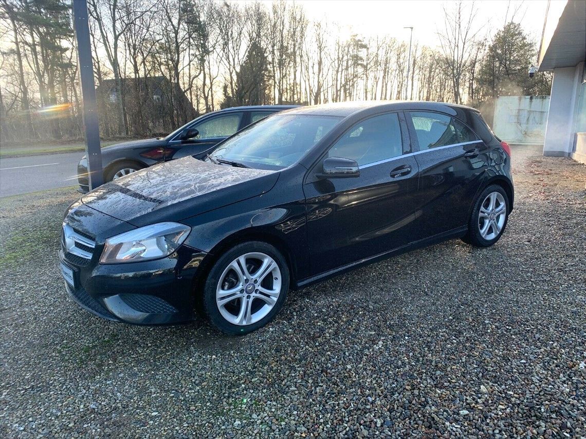 Sort Mercedes A180 fra 2015