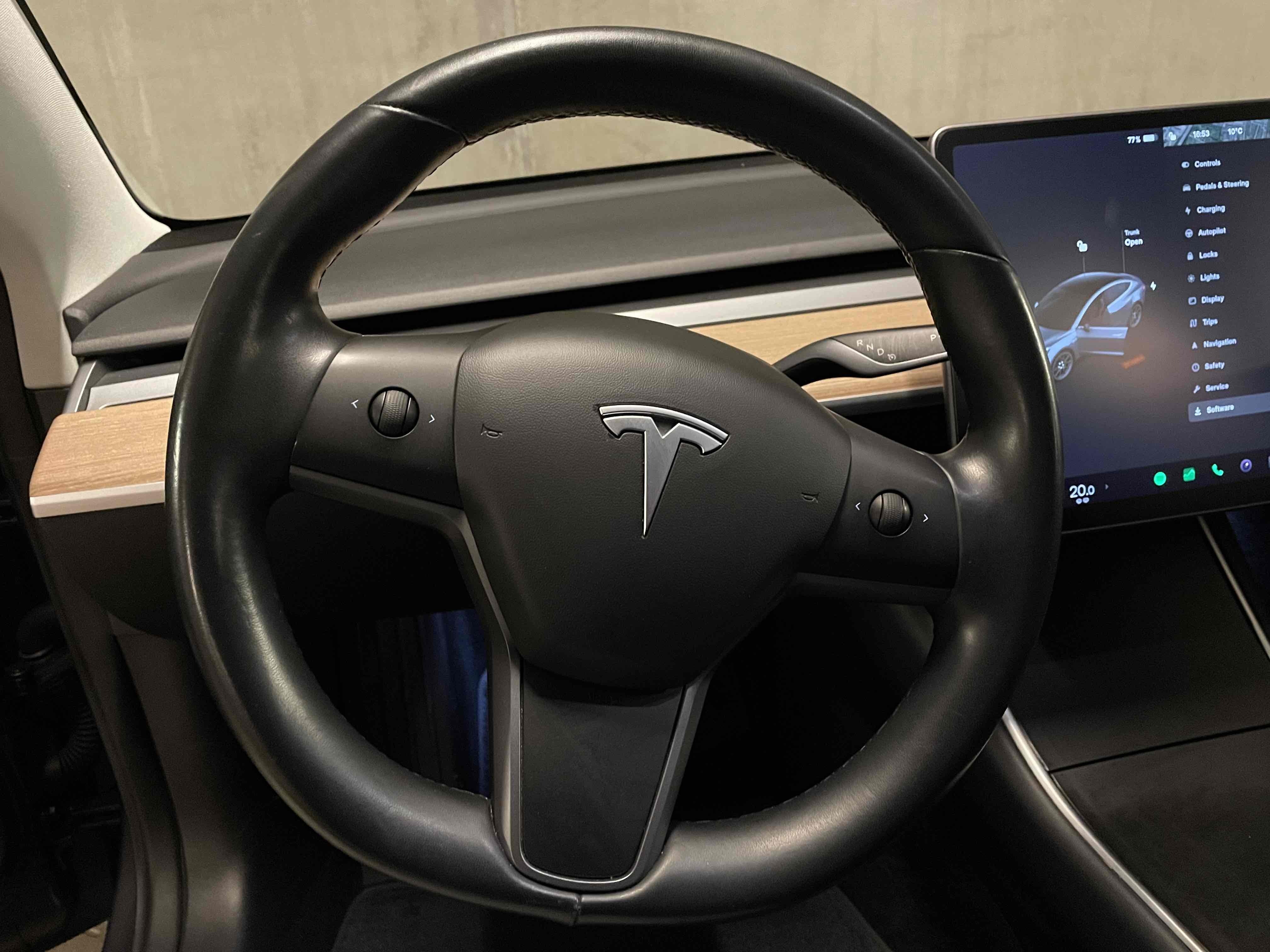 Grå Tesla Model 3 fra 2019