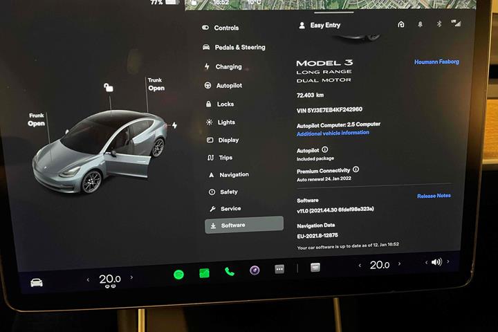 Grå Tesla Model 3 fra 2019