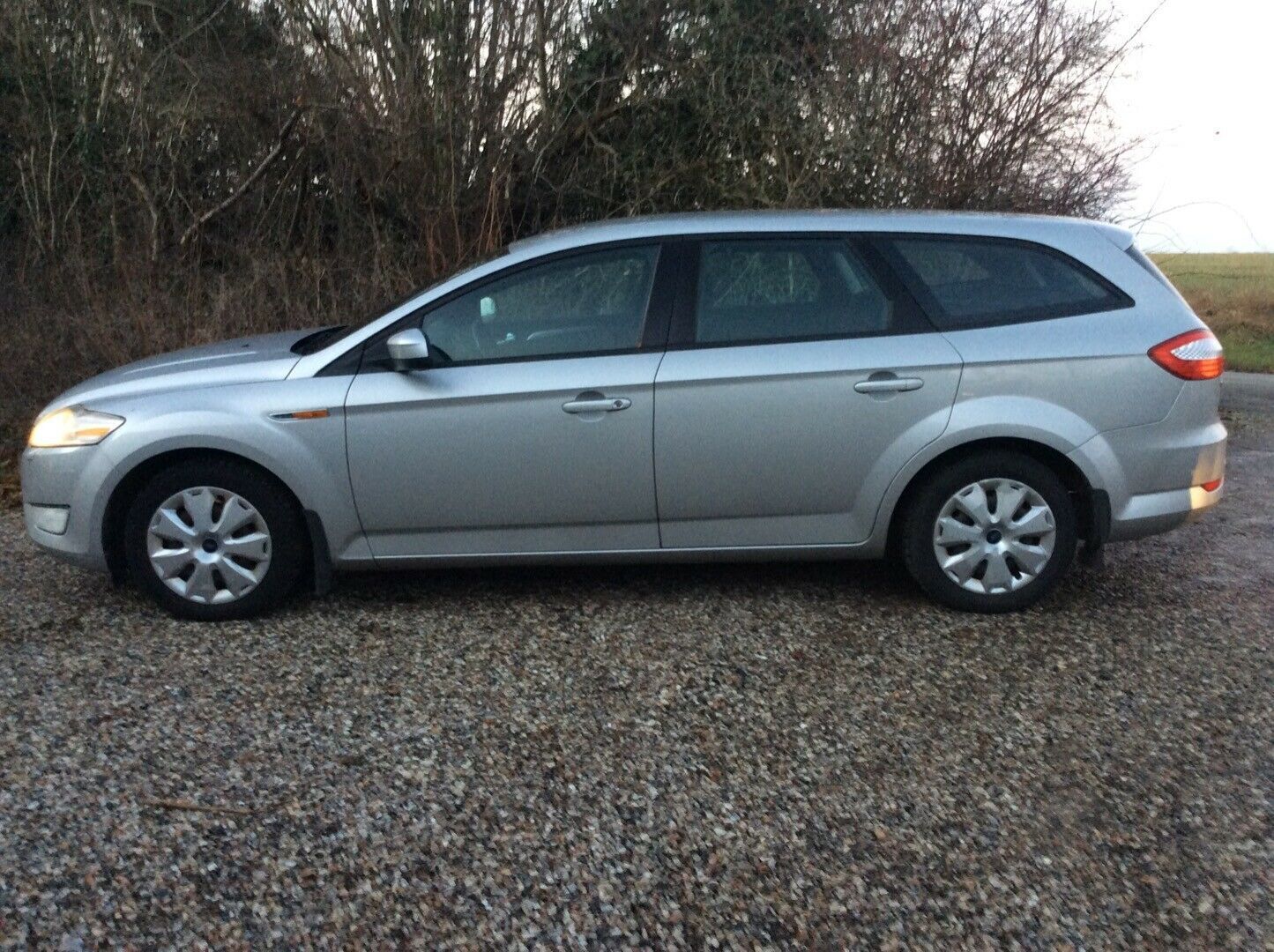 Sølv Ford Mondeo fra 2008