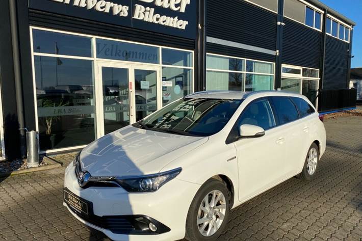 Hvid Toyota Auris fra 2018