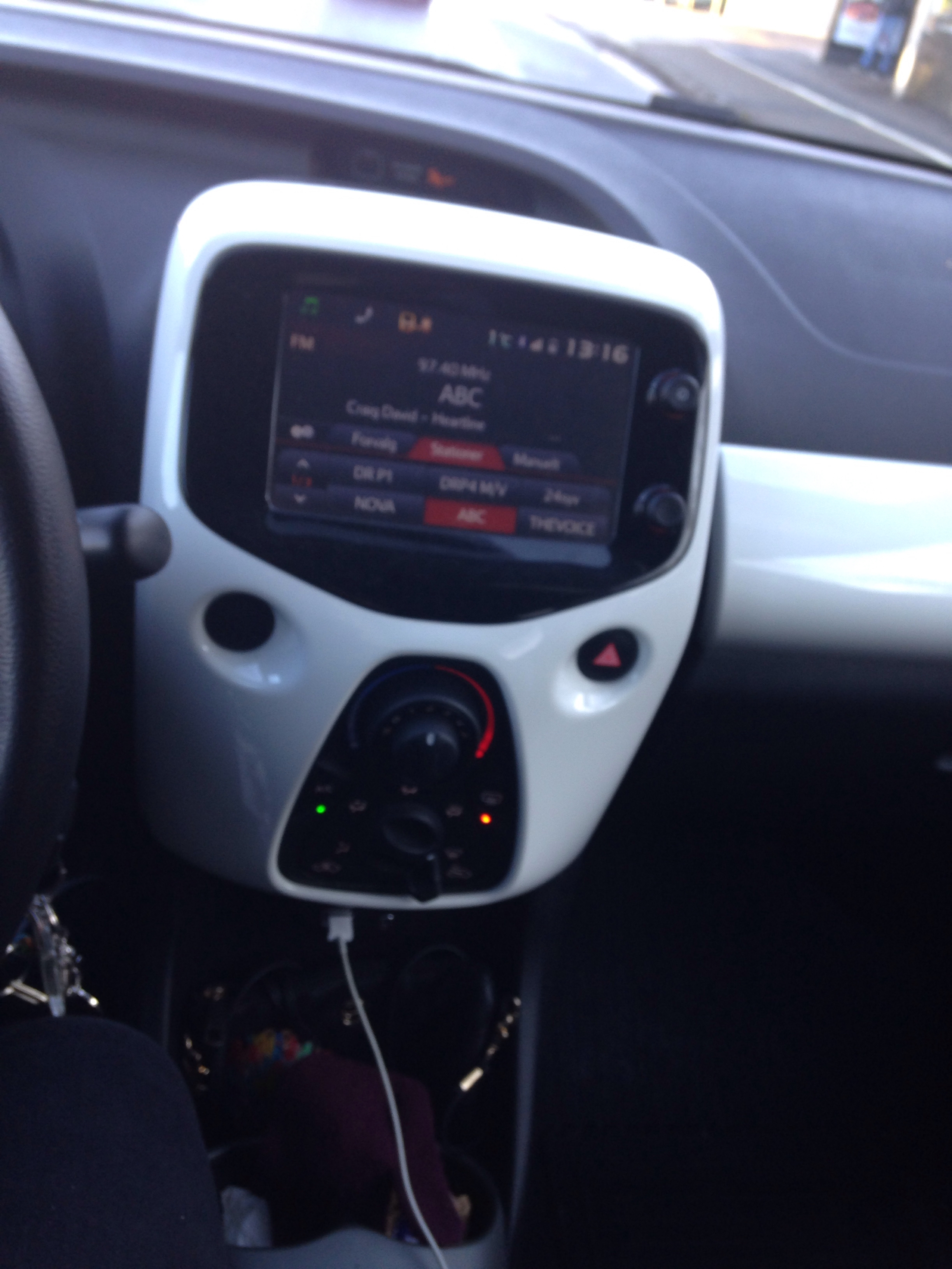 Hvid Toyota Aygo fra 2015