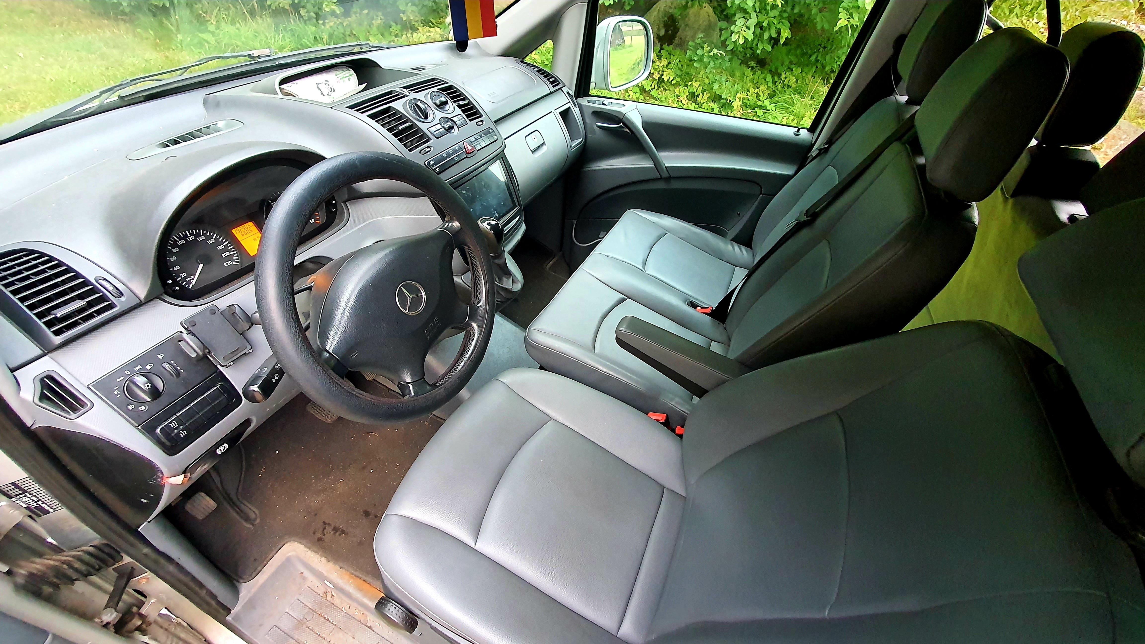 Sølv Mercedes Vito 115 fra 2008