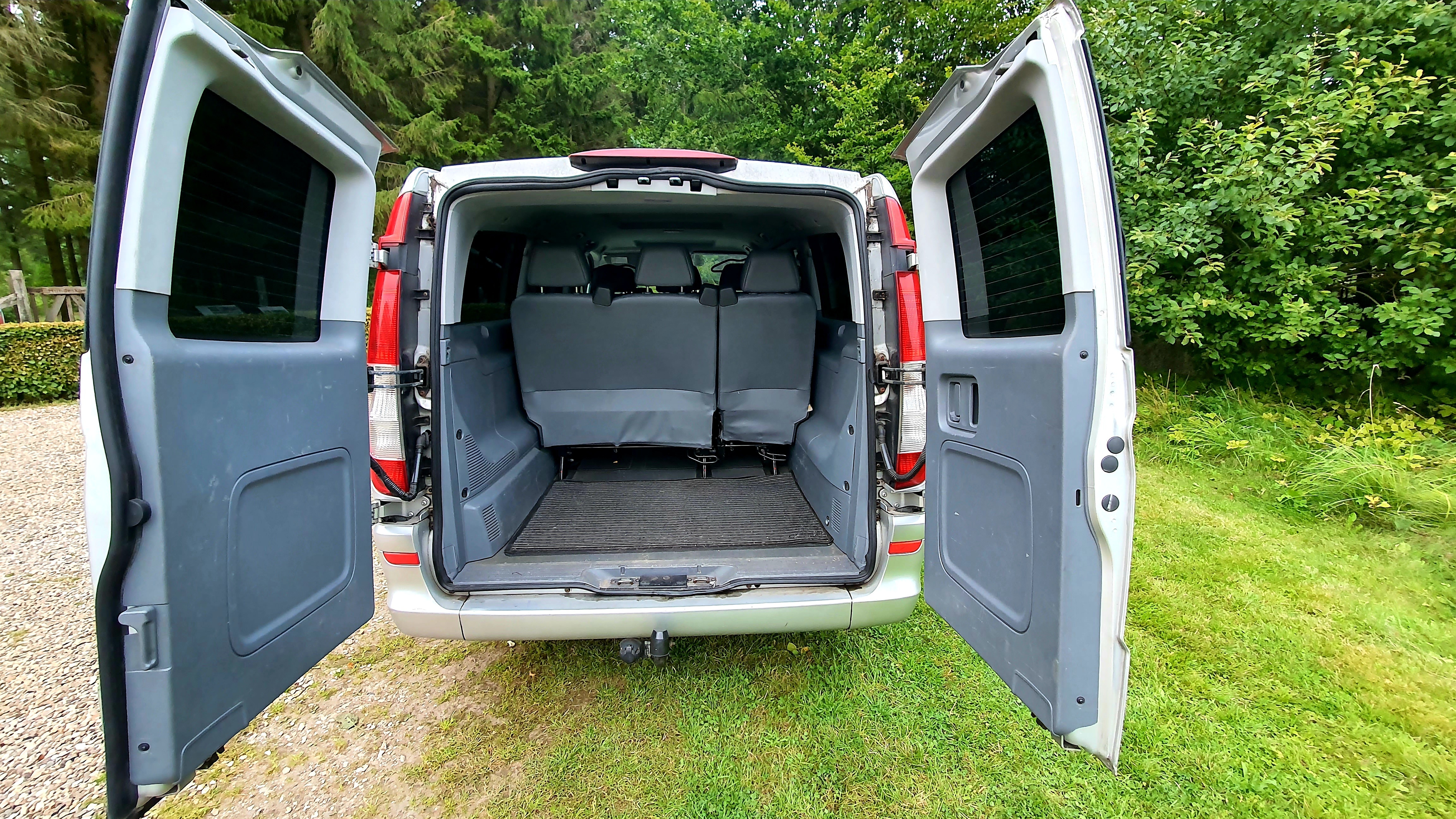 Sølv Mercedes Vito 115 fra 2008