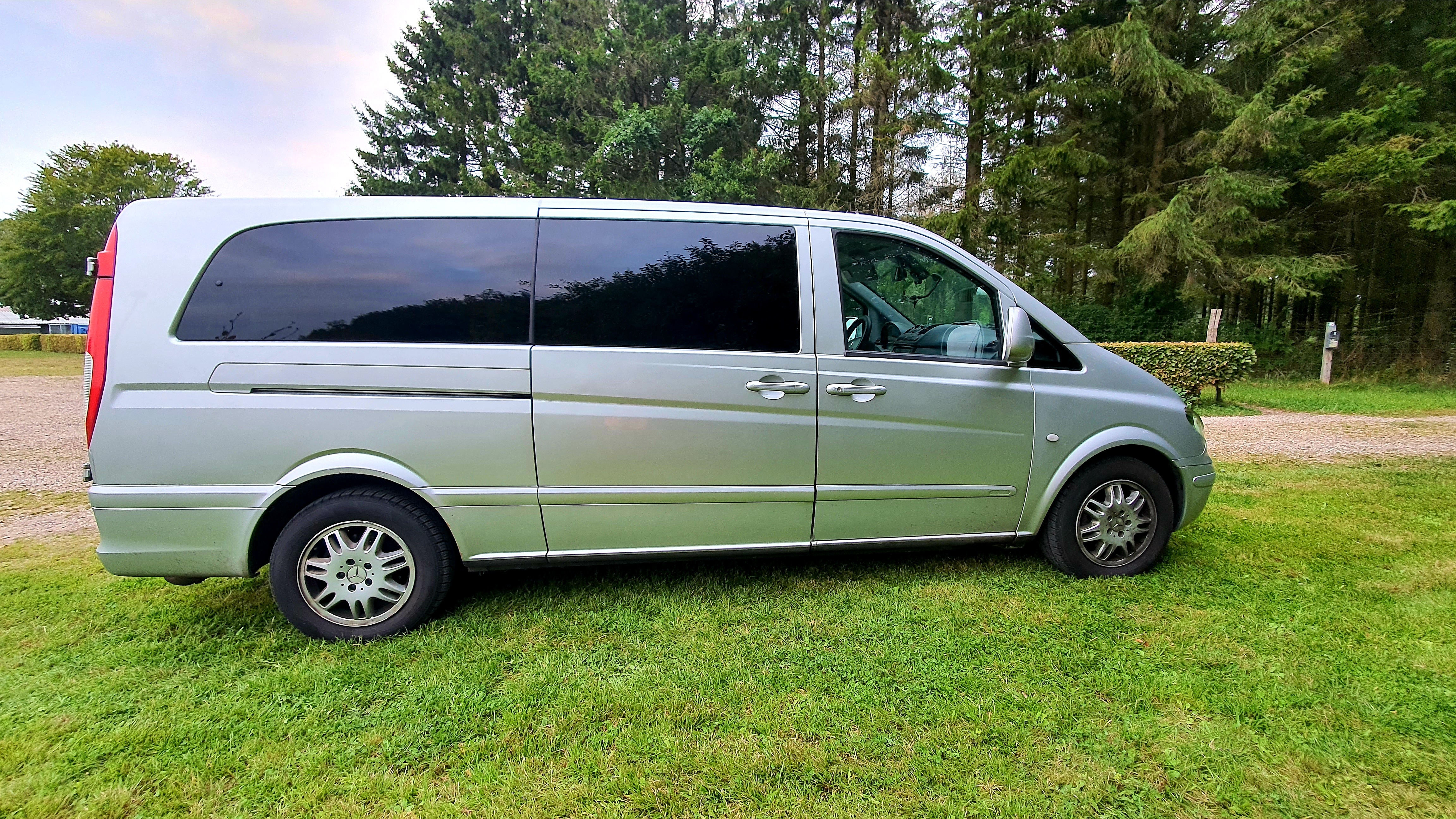Sølv Mercedes Vito 115 fra 2008