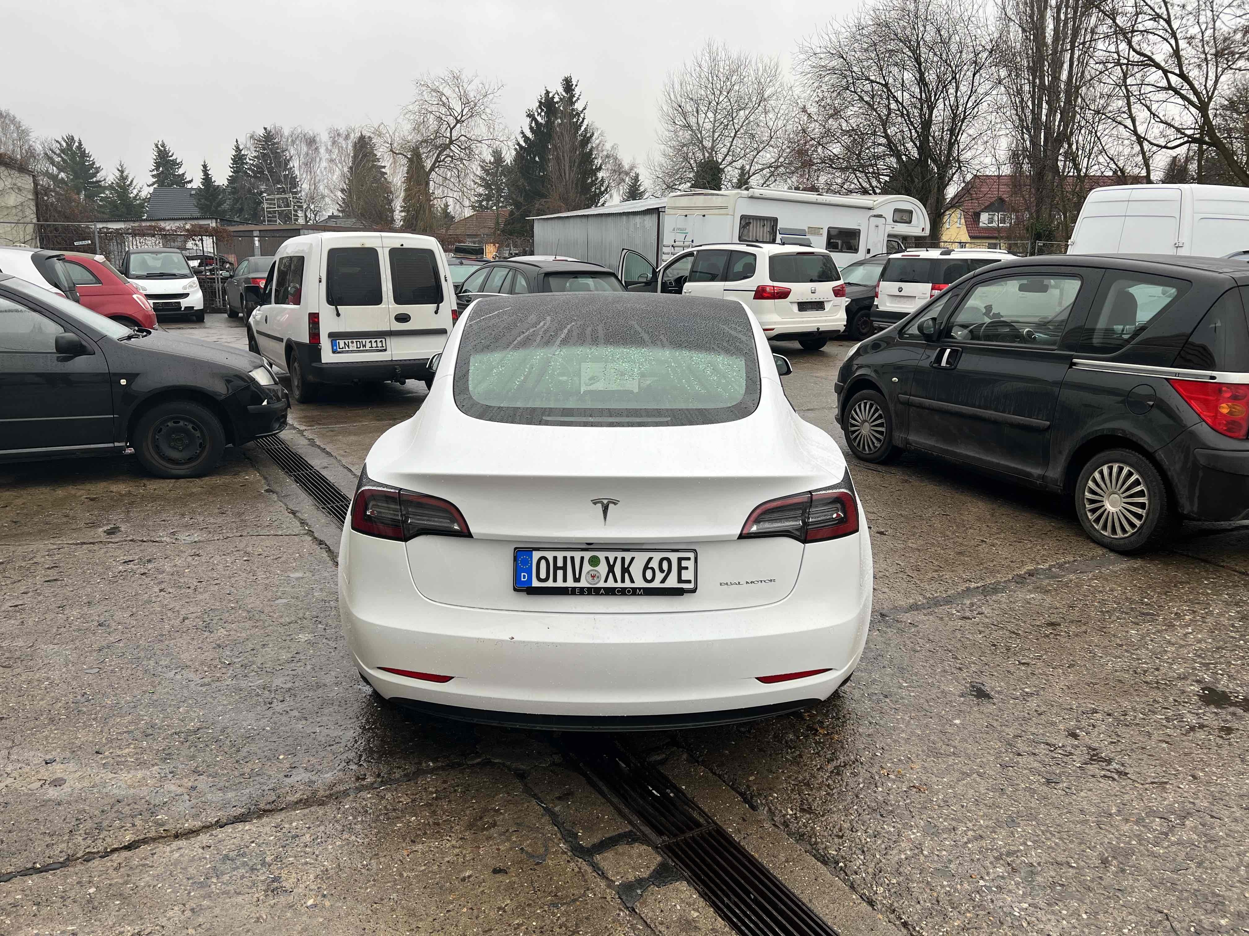 Hvid Tesla Model 3 fra 2021