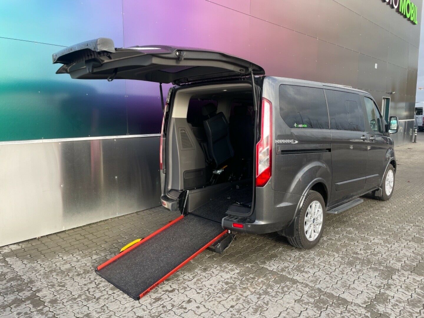 Grå Ford Tourneo Custom 320S fra 2020