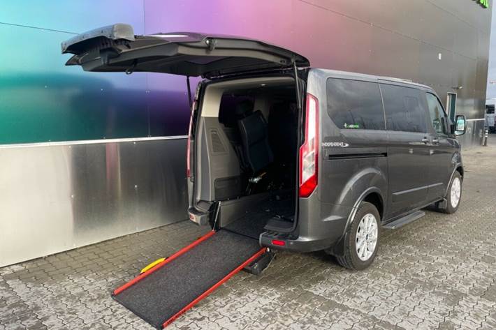 Grå Ford Tourneo Custom 320S fra 2020