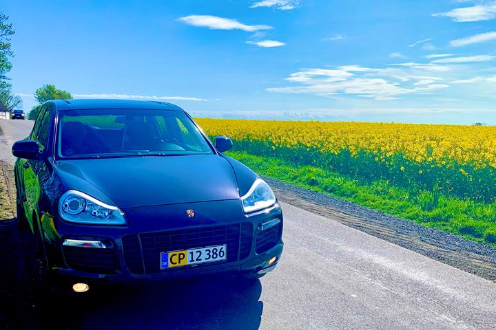Sort Porsche Cayenne GTS fra 2009