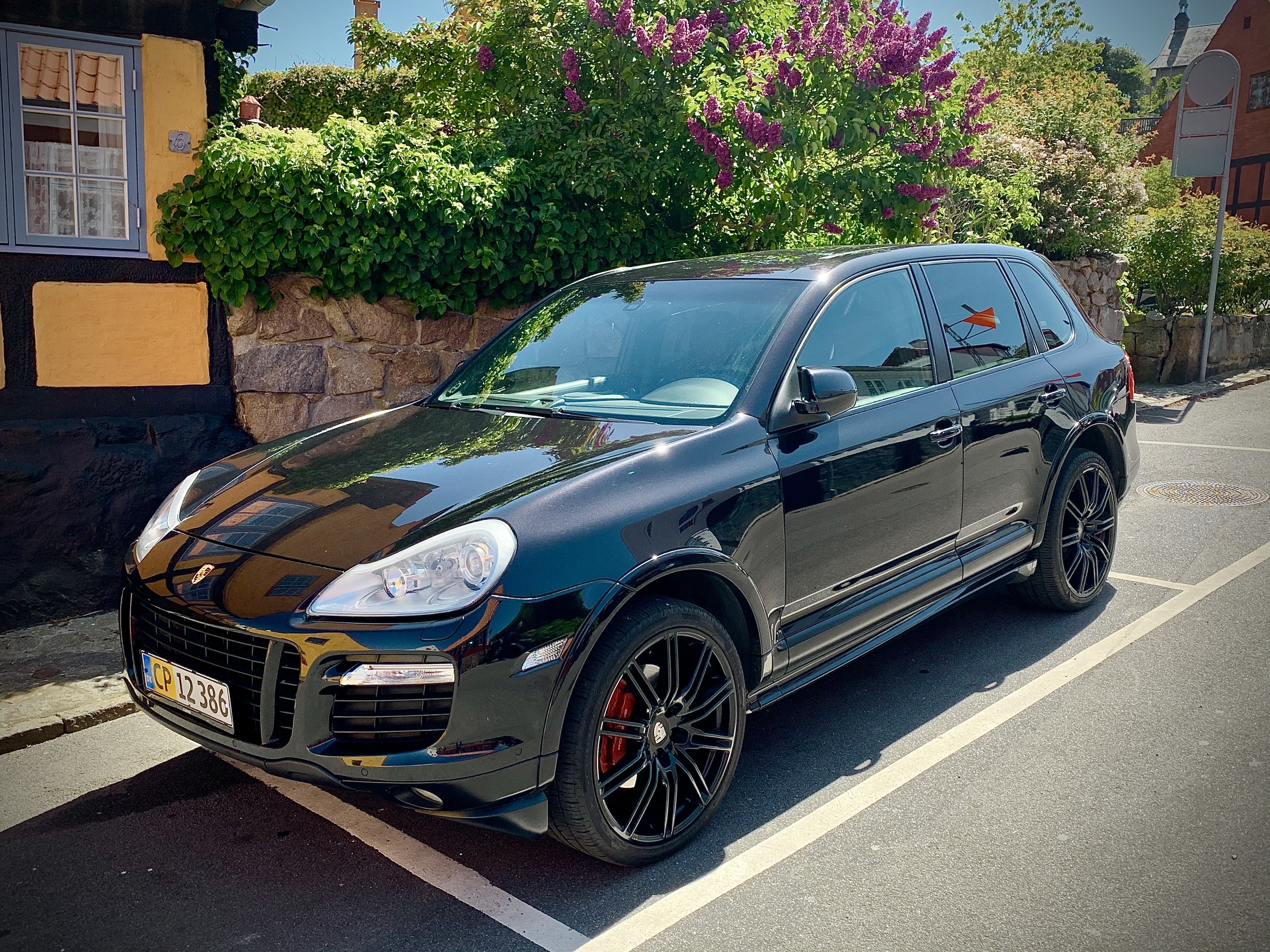 Sort Porsche Cayenne GTS fra 2009