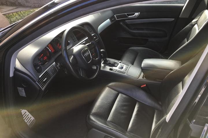 Sort Audi A6 fra 2005