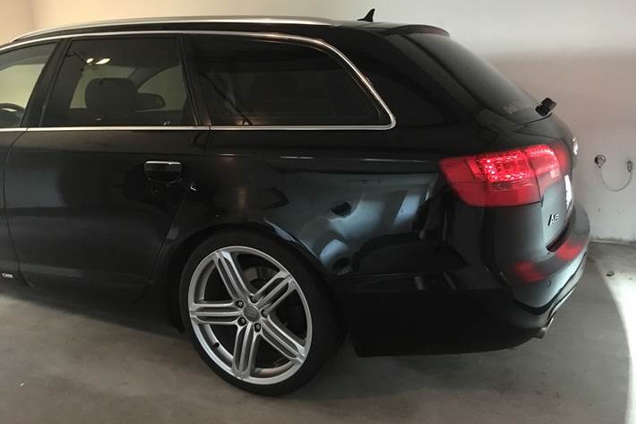 Sort Audi A6 fra 2005