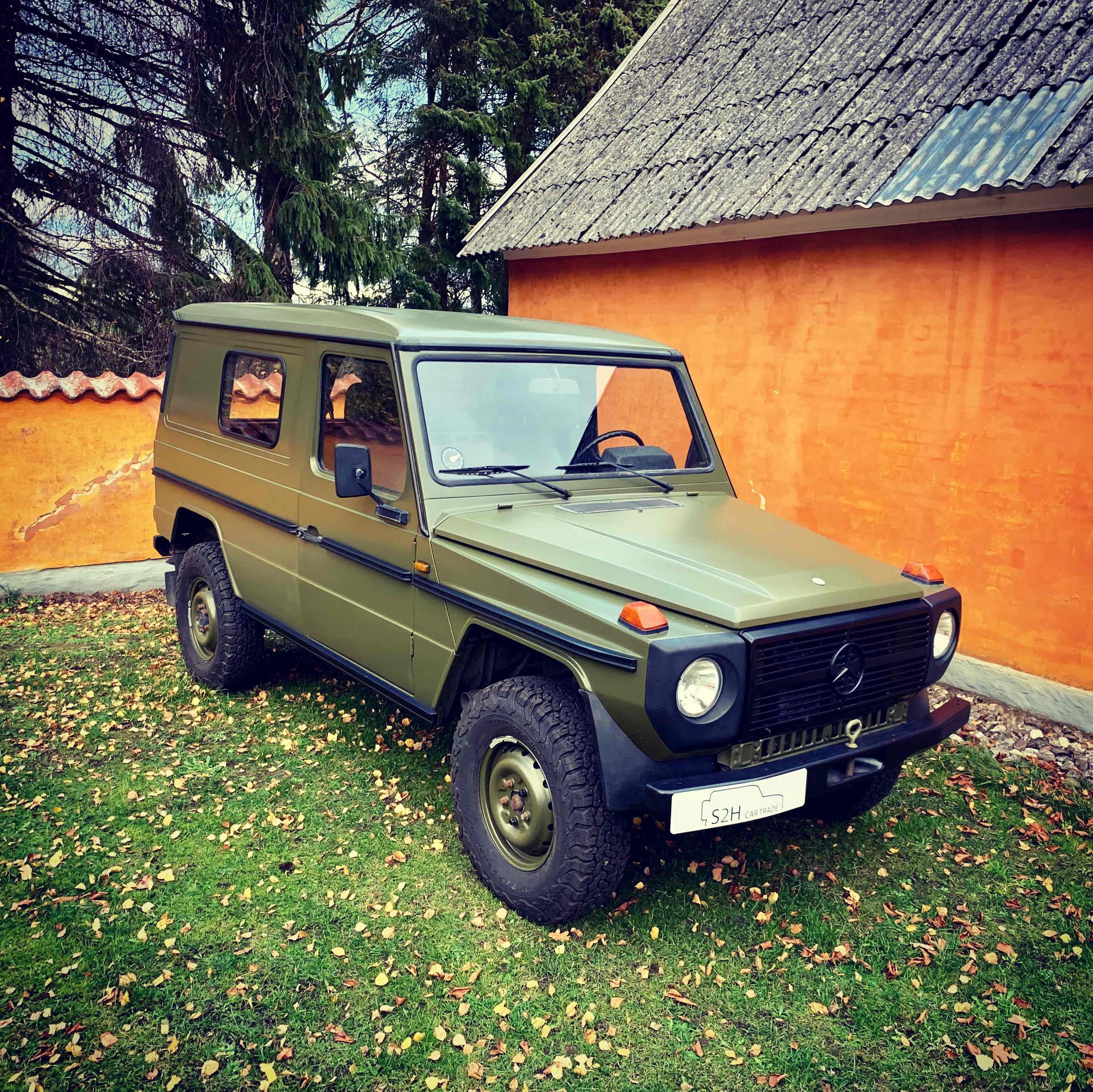 Grøn Mercedes G240 fra 1989