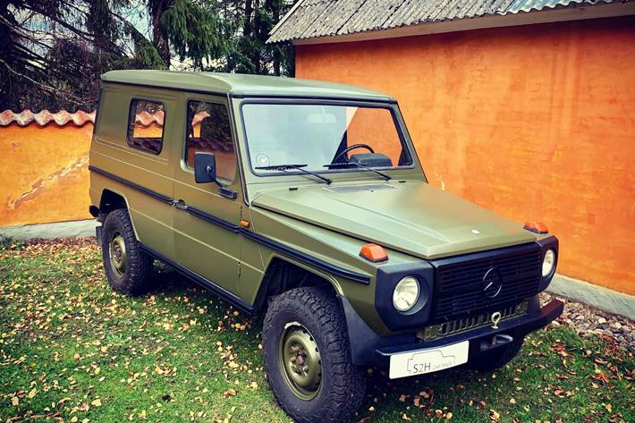Grøn Mercedes G240 fra 1989