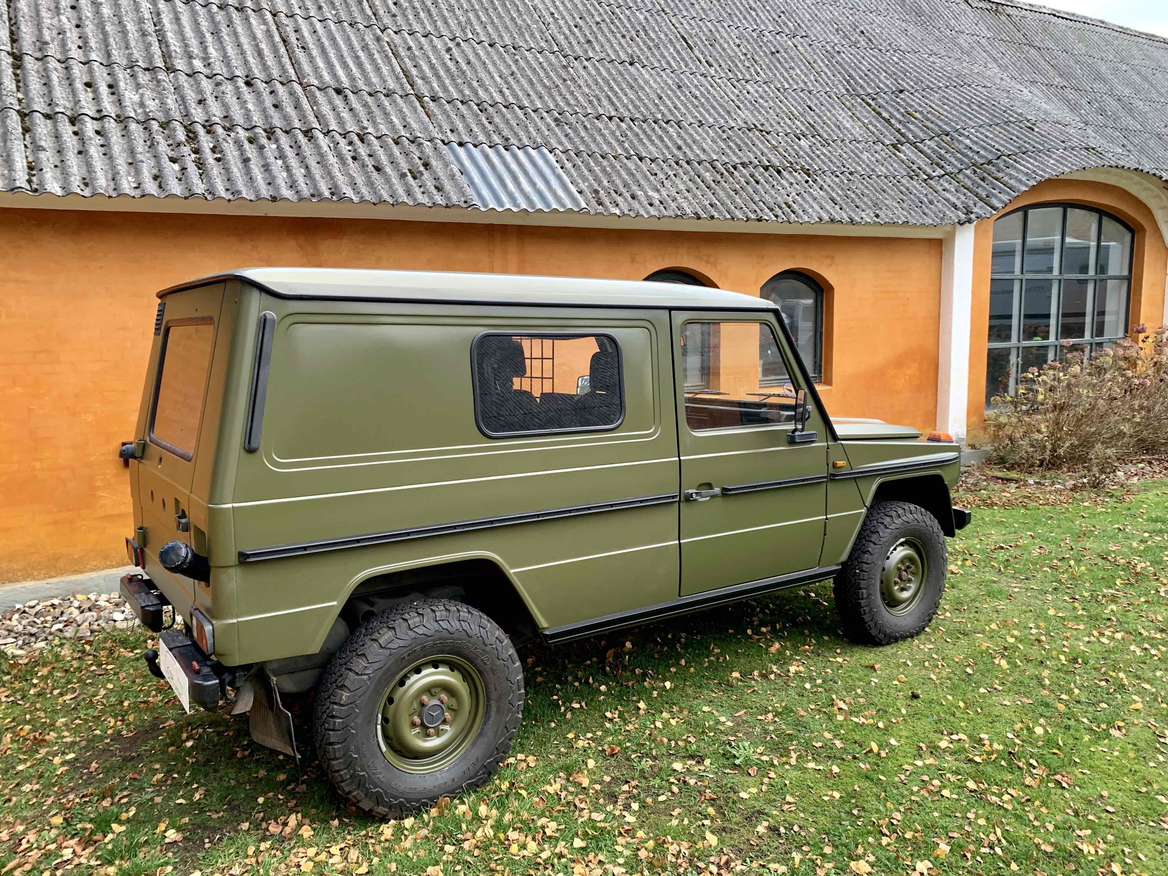 Grøn Mercedes G240 fra 1989