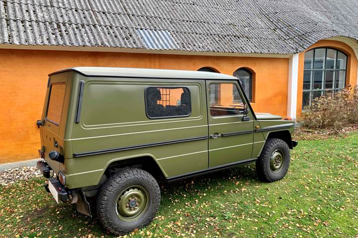 Grøn Mercedes G240 fra 1989