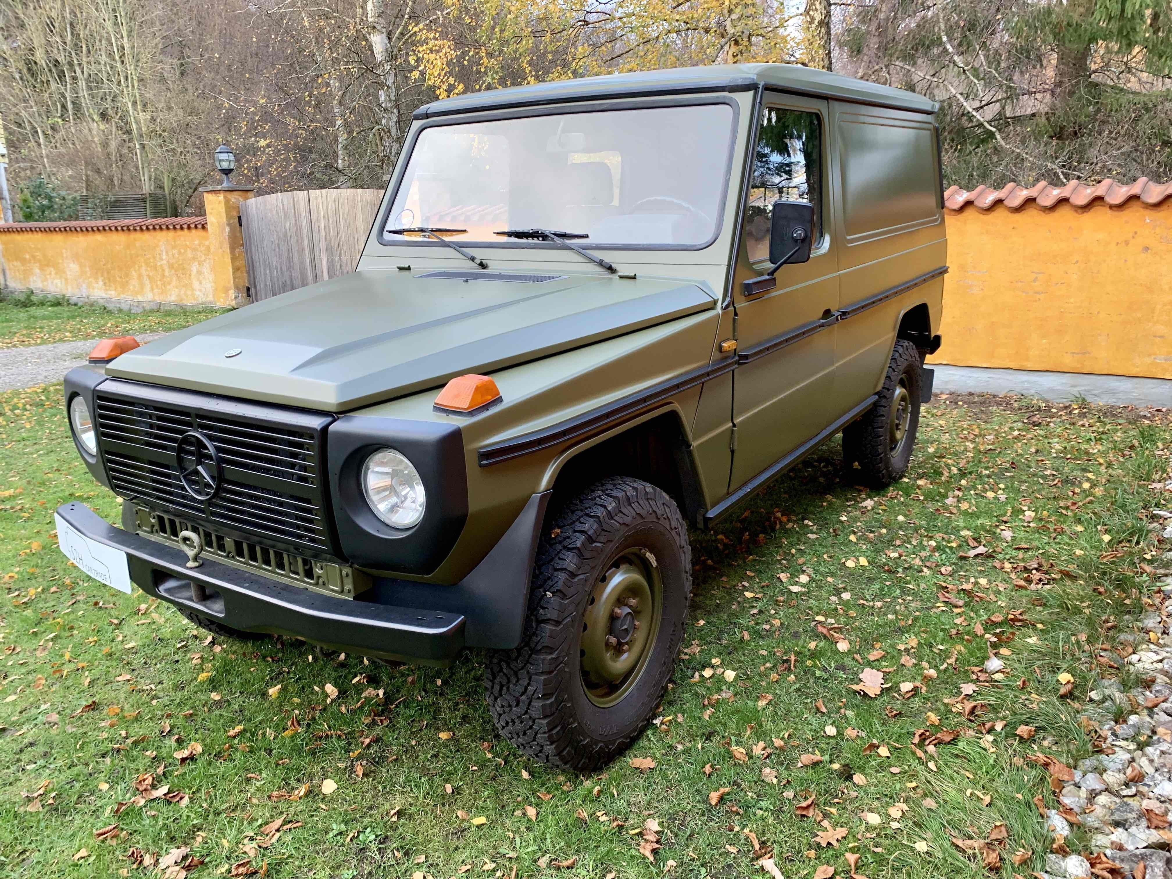 Grøn Mercedes G240 fra 1989