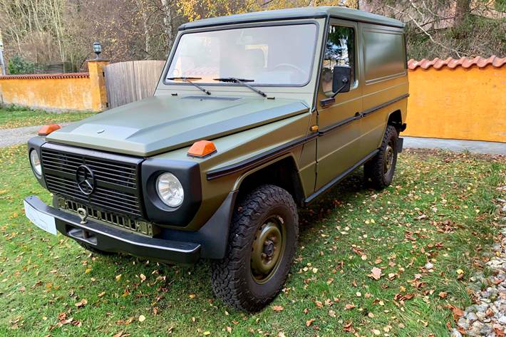 Grøn Mercedes G240 fra 1989