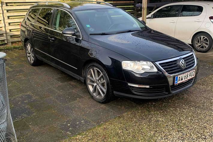 Sort VW Passat fra 2005