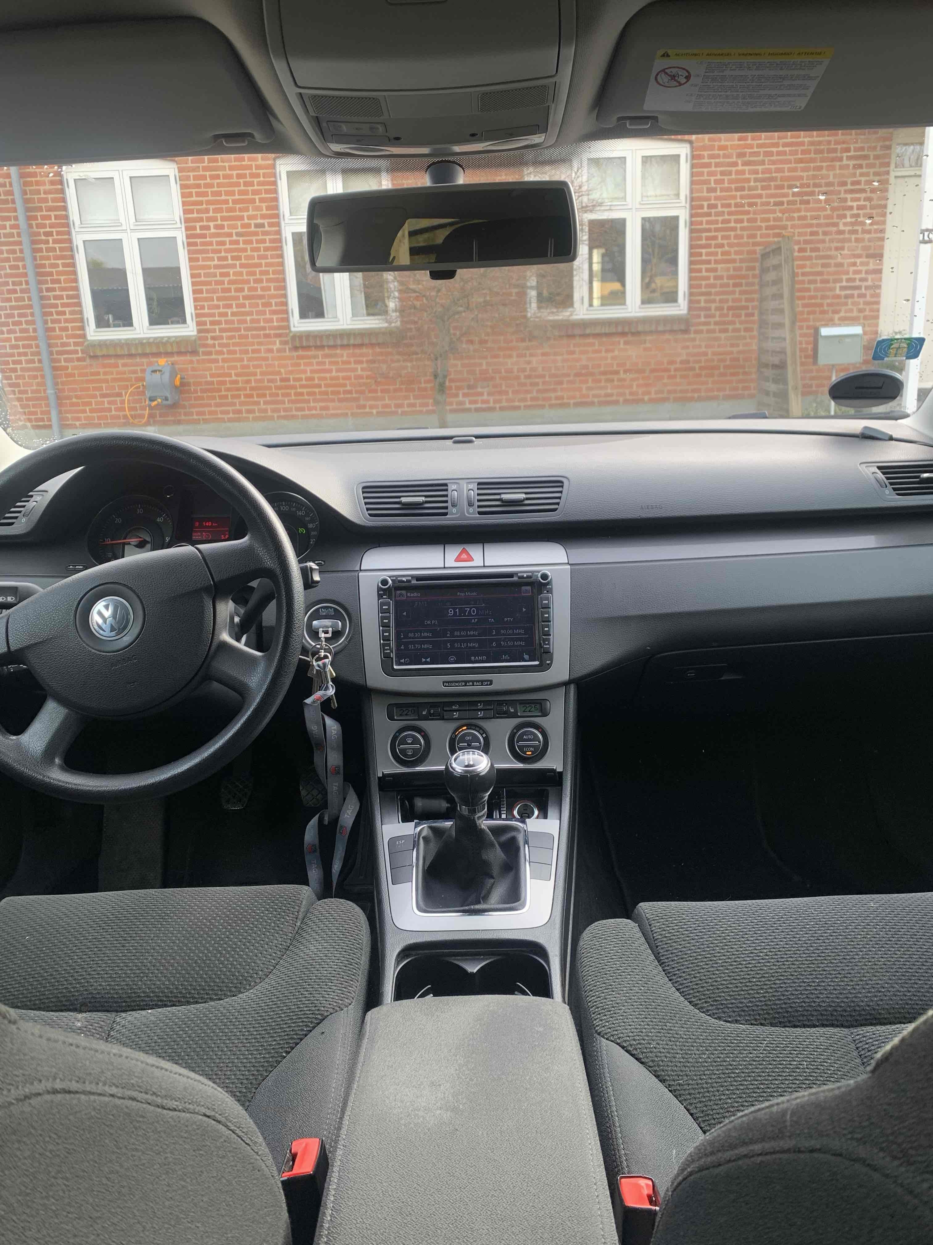 Sort VW Passat fra 2005
