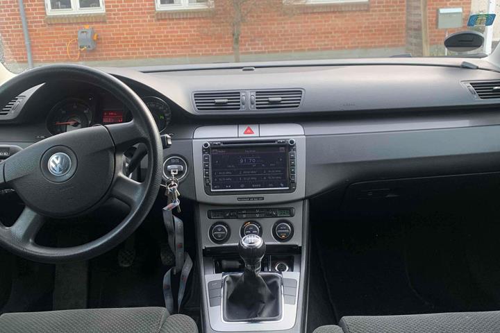 Sort VW Passat fra 2005