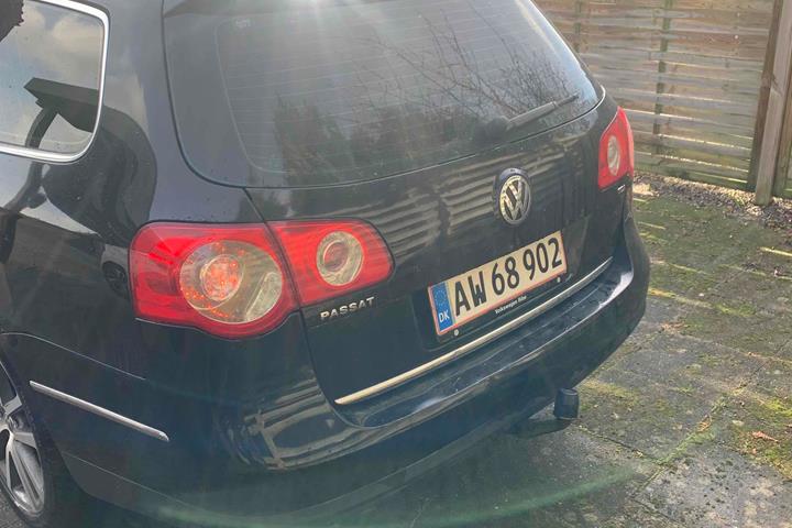 Sort VW Passat fra 2005