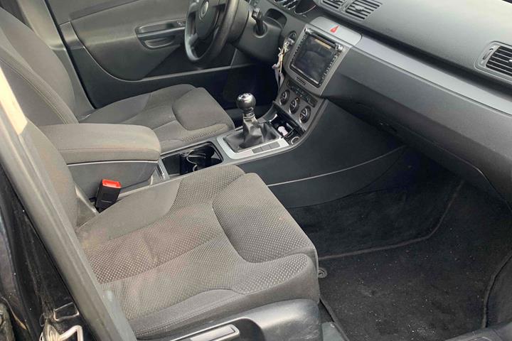 Sort VW Passat fra 2005