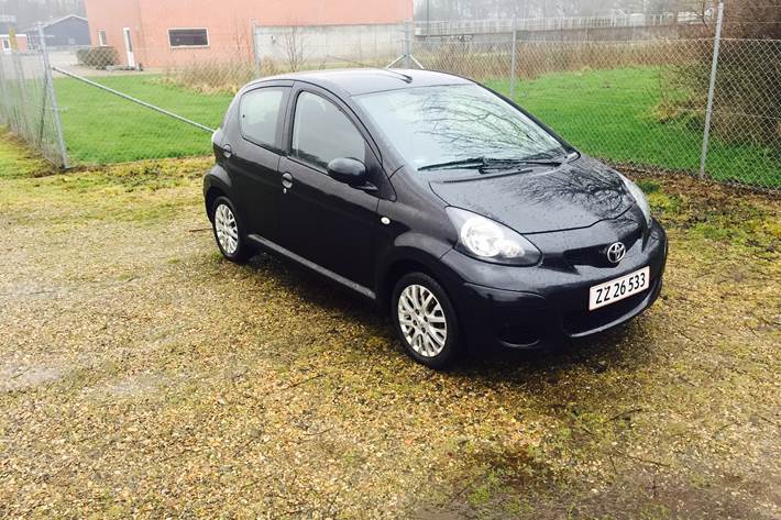 Sort Toyota Aygo fra 2009