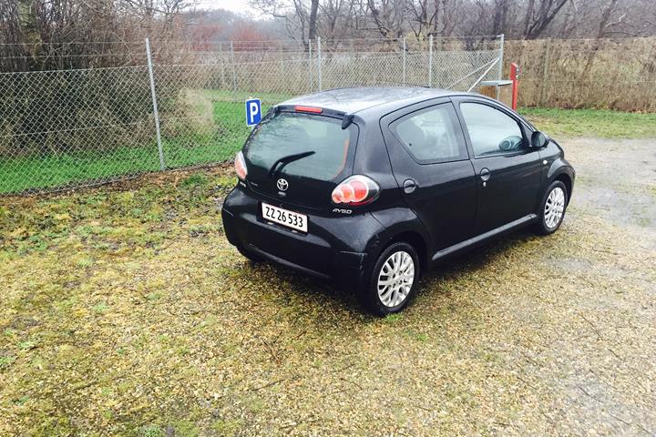 Sort Toyota Aygo fra 2009