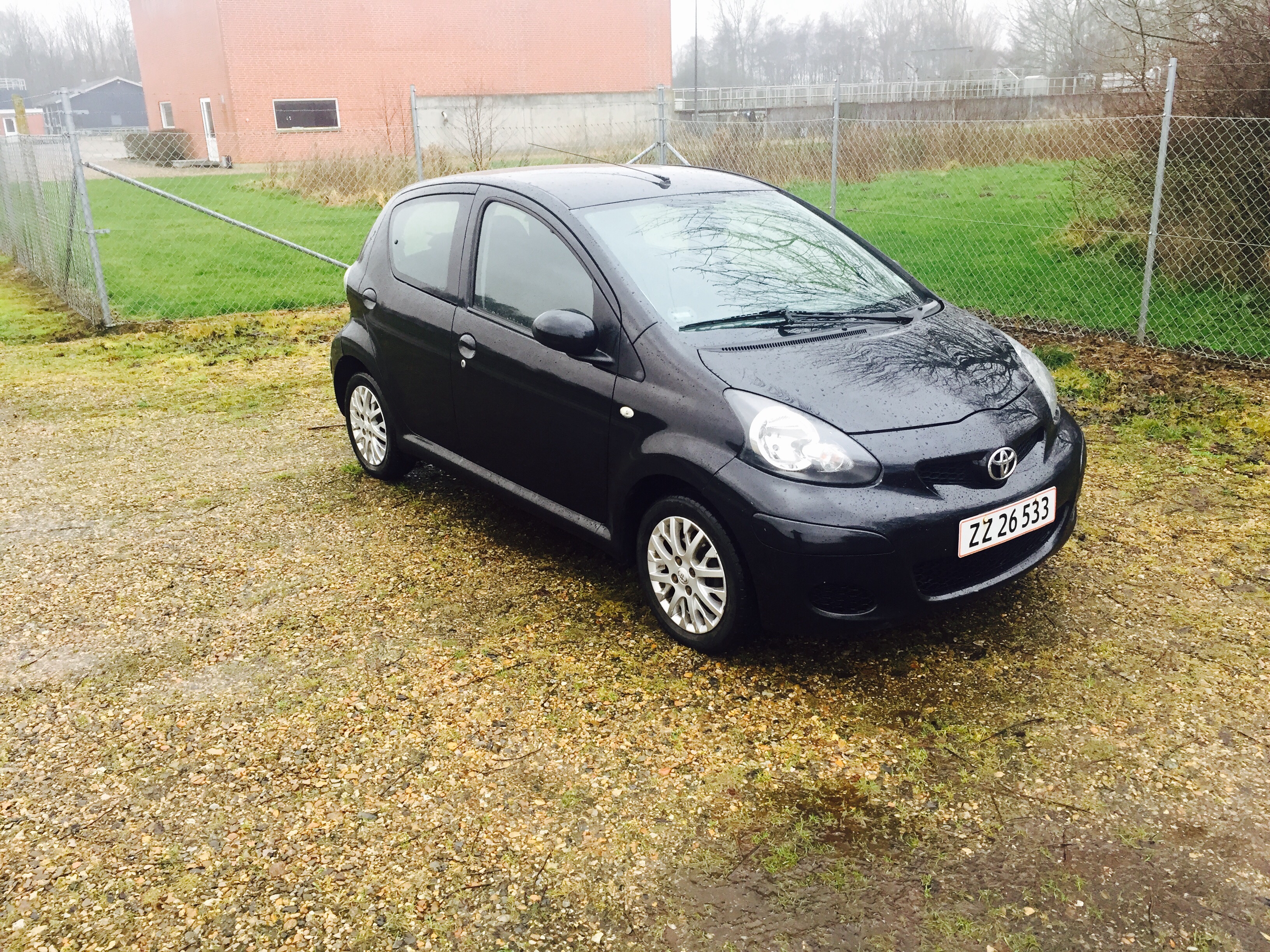Sort Toyota Aygo fra 2009