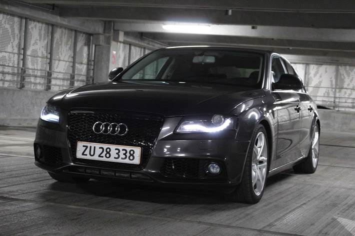 Grå Audi A4 fra 2008